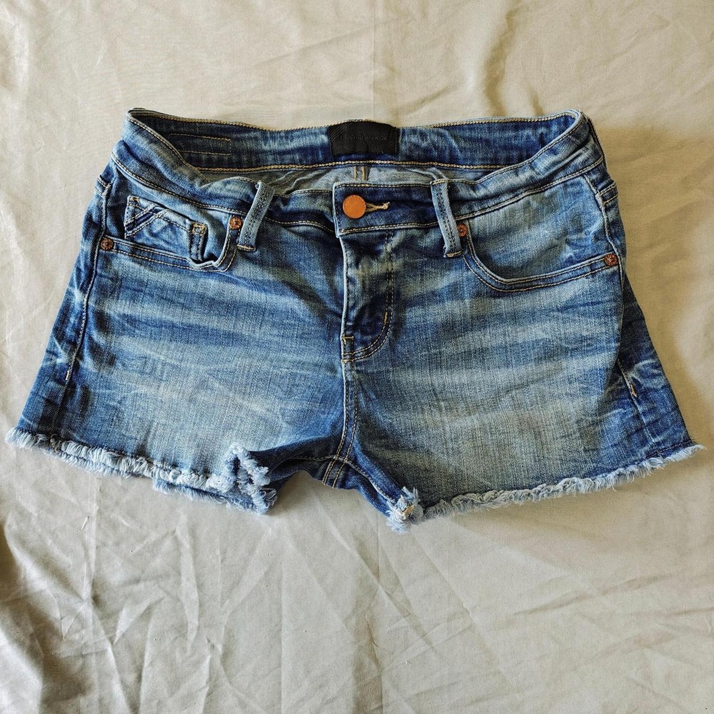 Buckle Black Fit No. 53 Blue Denim Frayed Hem Shorts Womens Size 26 Distressed